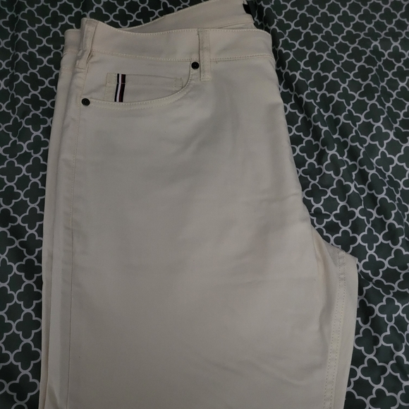 Tommy Hilfiger Khaki Pants. - Picture 5 of 5